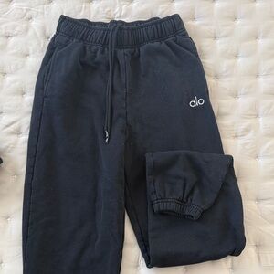 ALO Yoga women’s black Sweatpants